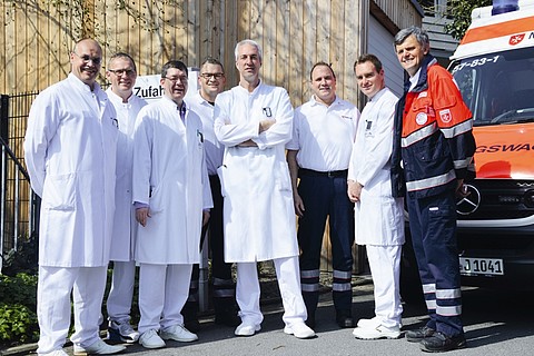 Die enge Zusammenarbeit zwischen den Teams des St. Marienhospitals Vechta und des Malteser Hilfsdienstes Vechta wird auch bei den Aktionstagen zur Wiederbelebung gelebt. Hier beispielhaft (v.l.n.r.): Dr. Jens U.F. Hilgenberg, Dr. Achim Gutersohn, Privat-D